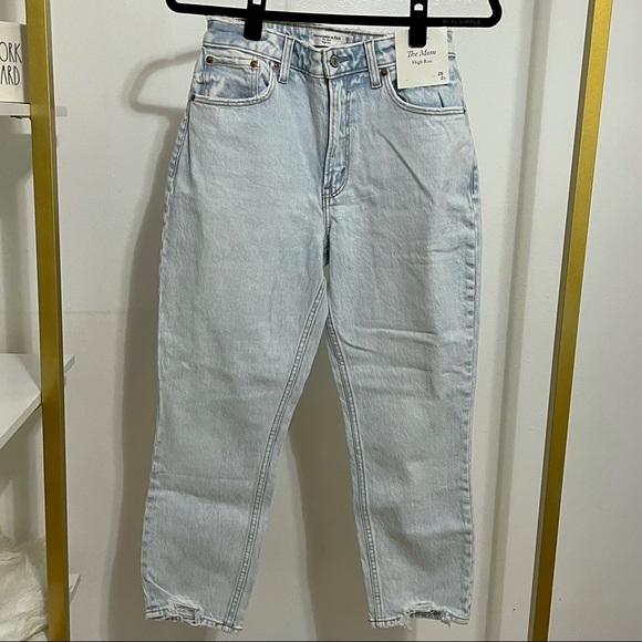 Abercrombie & Fitch Denim - Final! Abercrombie & Fitch Light Wash High Rise Mom Jeans